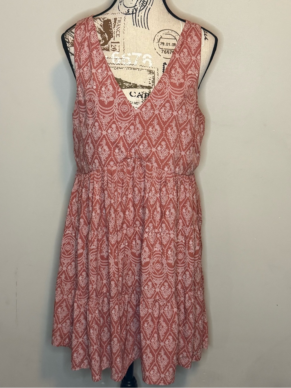 Sincerly Jules Boho Coral-Pink Printed V-Neck Mini Dress - Size L - Picture 2 of 8